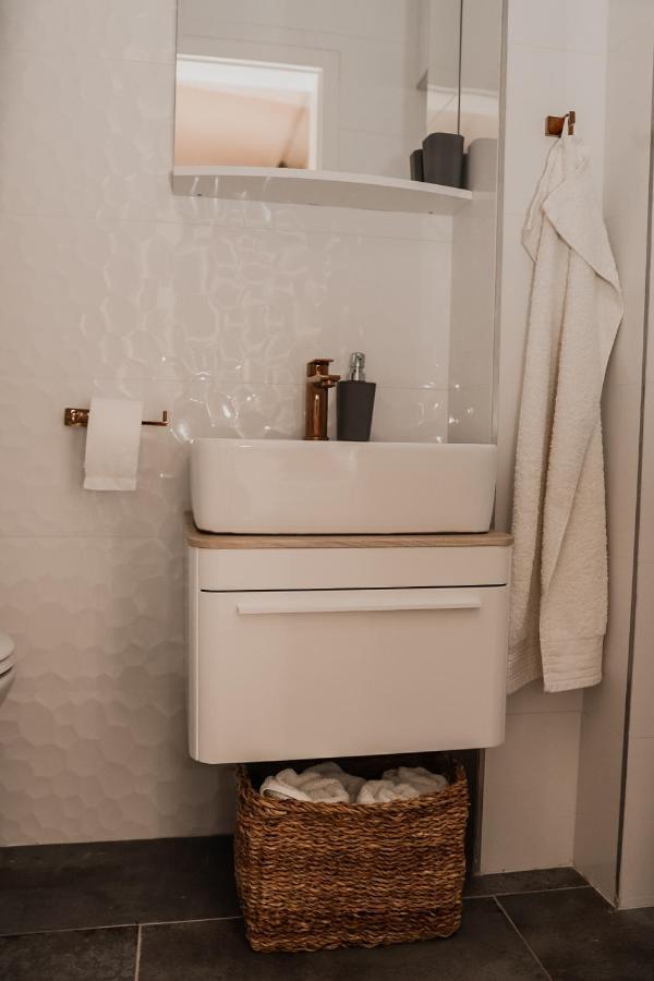 Apartments Prce Оребич Экстерьер фото